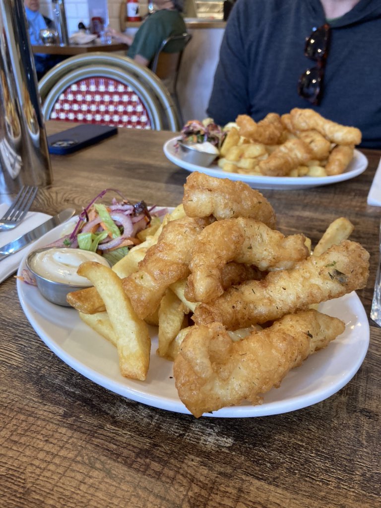 Viv_Gleeson's tweet photo. Last stop before hitting the road to Dublin 🎣 #LoveDingle #TheFishBox https://t.co/PVCI2oe9cH