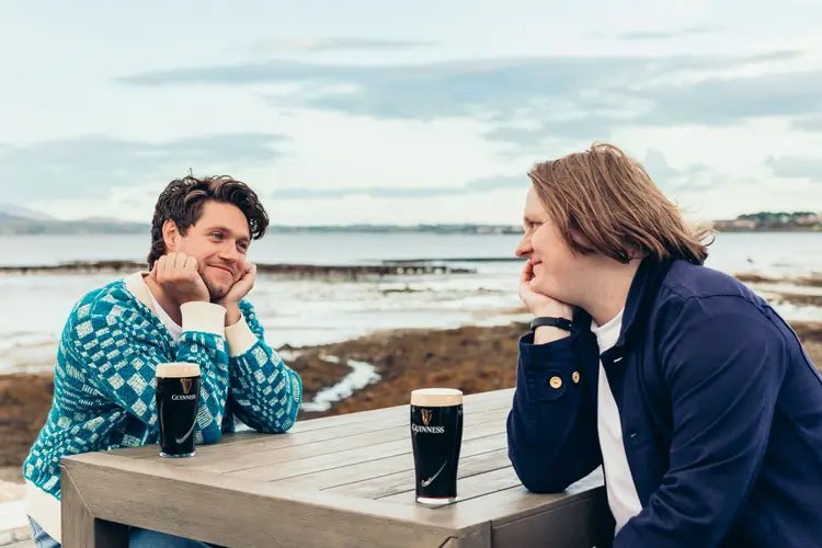 NiallHDailyNews's tweet photo. Niall Horan and Lewis Capaldi for Guinness! https://t.co/due8odW4WA