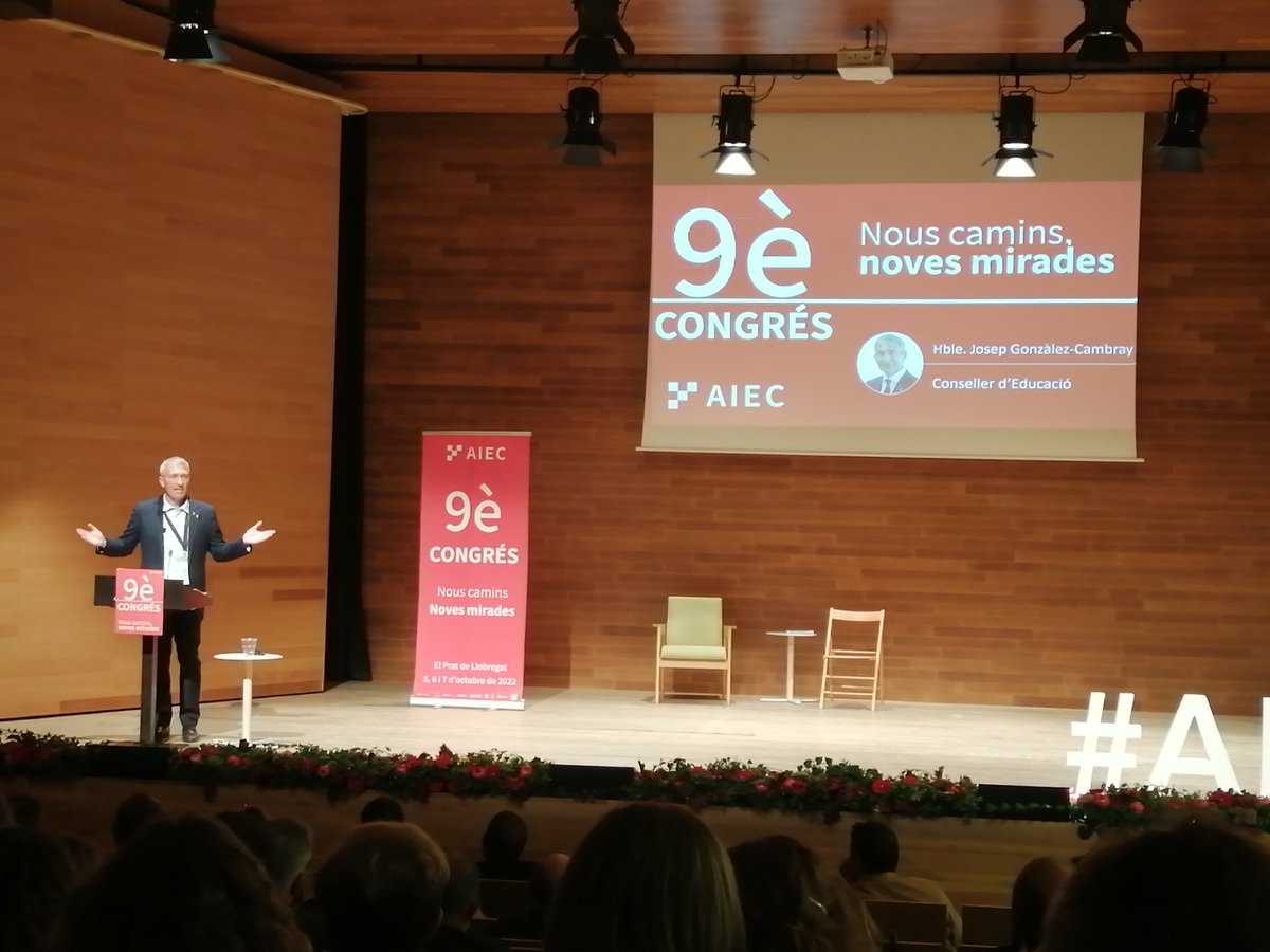 VilaBelmonte's tweet photo. I arribem a la cloenda del #congrésAIEC amb @JosepGCambray Quina sort formar part del col·lectiu #inspeccio @aiec i molt especialment #baixllobregat @iToniGarcia @IgualSusanna @SoniaFe04563549 @Alicia_Aguilar4 @JordiVidalMarin https://t.co/NFQSN0DEPN