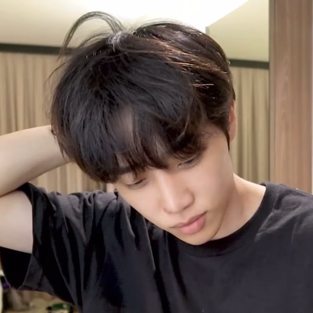 likeabdcake's tweet photo. 얼굴 너무 조아 https://t.co/49uP9m6wou