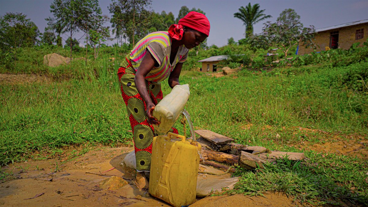 CICR_Afrique's tweet photo. Avoir accès à l'eau et à des conditions sanitaires décentes est essentiel. 

Pourtant, en période de conflit, cet accès est souvent perturbé. 

☝️🏿L'une de nos priorités et de veiller à ce que les personnes affectées par la #guerre puissent y avoir toujours accès. https://t.co/o2lU3Tt5VE