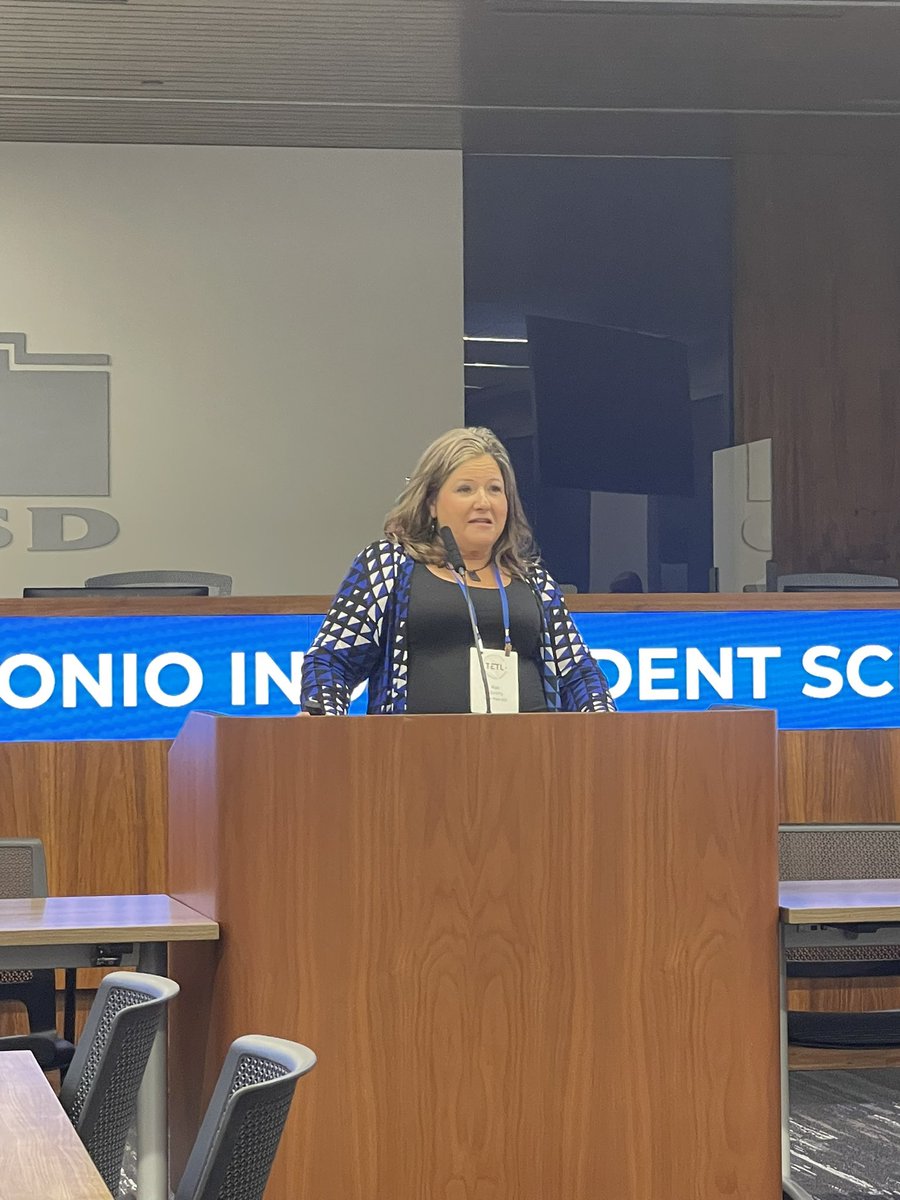 lesliegarakani's tweet image. The TETL 2022 Fall Summit is underway at San Antonio ISD.  Our Chair Dr. Kari Murphy is getting things started!! #TETL2022