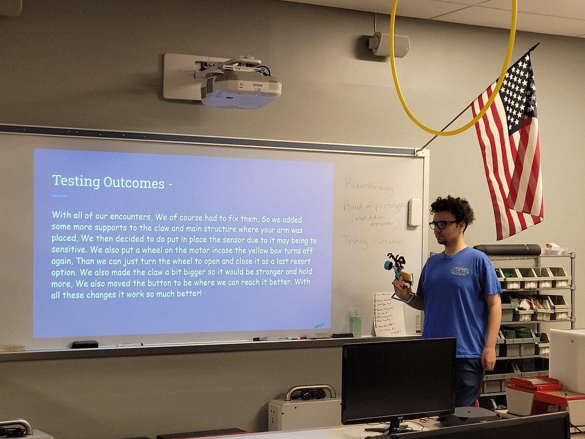 HHSRebeccaSmith's tweet photo. More photos of my incredibly talented robotics students. #hpsdawesome @HanoverHS https://t.co/BRqNFH9MHn