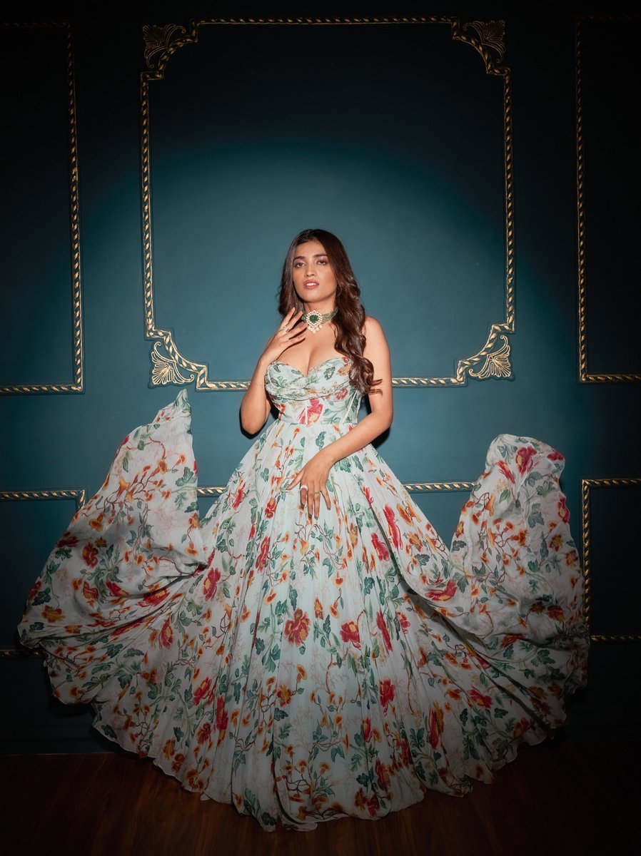 ManyaSinghMI's tweet photo. Let’s start the weekend ka waar with ishq, mohabbat, pyaar ✨
@colorstv @voot ❤️
.
.
.
.
#ManyaSingh #ManyaFam #ManyaFandom #ManyaArmy #BiggBoss16 #BiggBoss #BiggBossHouse #BB16 #WeekendKaVaar https://t.co/NTlehEE4oS