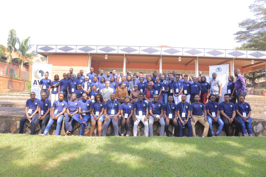 Comrade_Otoa's tweet photo. Spent a great part of my morning with youth leaders from all over East Africa hosted by @aylf_ug. I shared with them on the topic of resilience and leadership. Always great to be among young passionate people. It is their time and I am proud to have shared with them. https://t.co/fbWZvsLstF