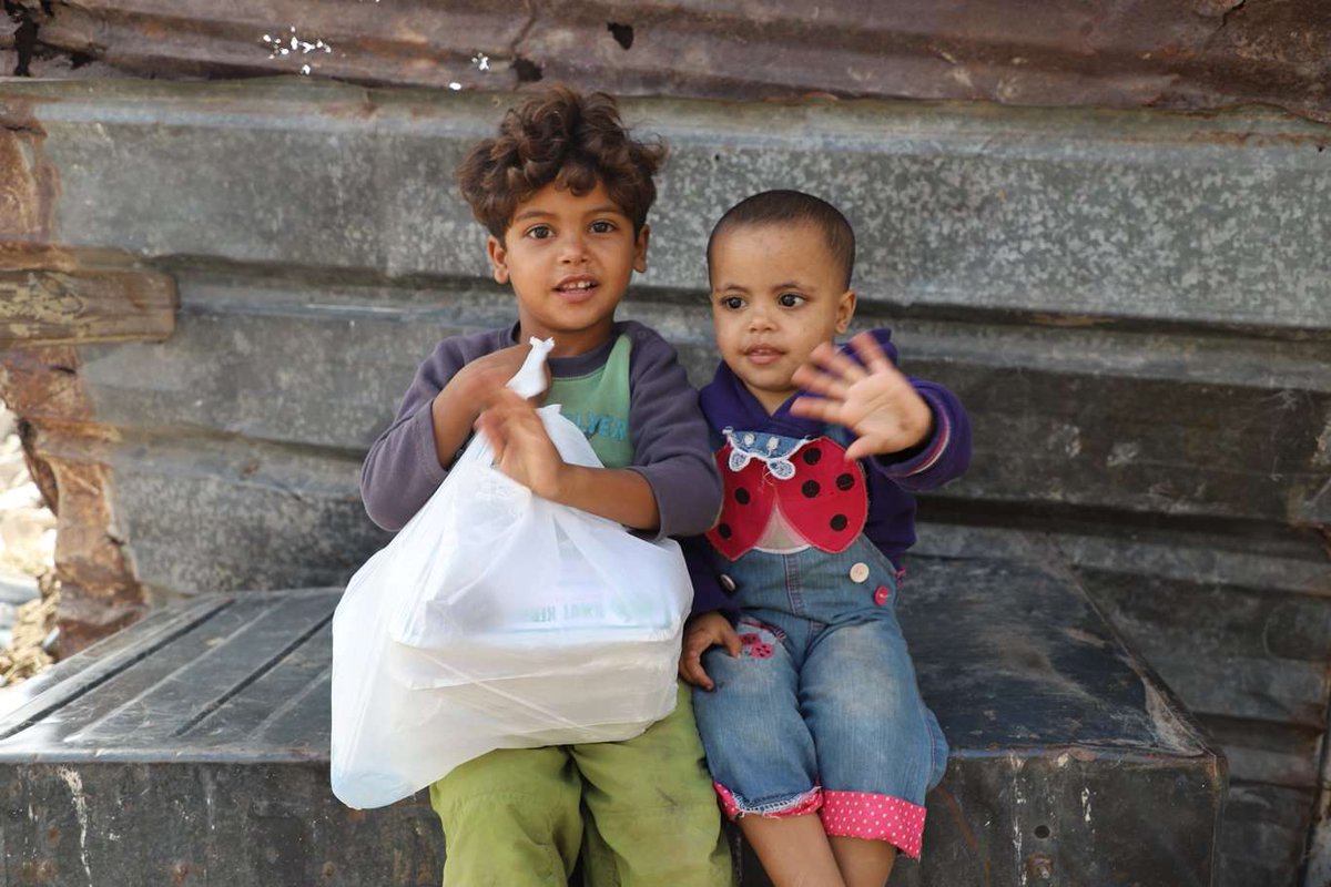 umutkervanivkf's tweet photo. Umut Kervanı olarak Mevlid Kandili münasebetiyle Türkiye başta olmak üzere Filistin, Yemen, Suriye, Afganistan ve Afrika'nın birçok ülkesinde eş zamanlı olarak "Mevlid Yemeği" veriyoruz.

https://t.co/b1Pw40HCqW https://t.co/b6MVffuYAP