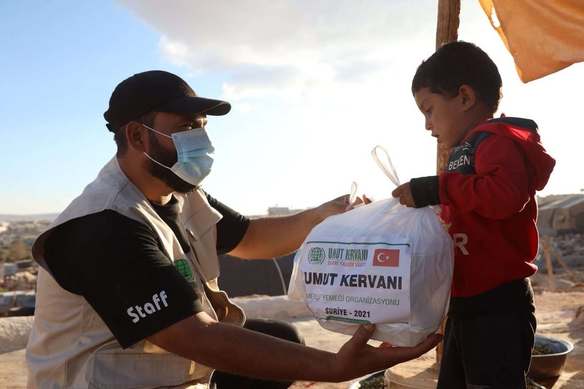 umutkervanivkf's tweet photo. Umut Kervanı olarak Mevlid Kandili münasebetiyle Türkiye başta olmak üzere Filistin, Yemen, Suriye, Afganistan ve Afrika'nın birçok ülkesinde eş zamanlı olarak "Mevlid Yemeği" veriyoruz.

https://t.co/b1Pw40HCqW https://t.co/b6MVffuYAP