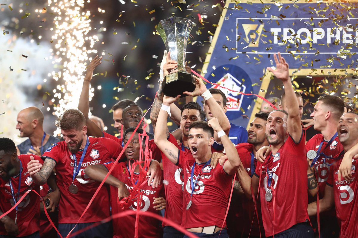 AuStadeLillois's tweet photo. Depuis 2011 ⬇️ #LOSCRCL 

#LOSC 4 trophées (2x L1, 1 CDF, 1 TDC)
#RCL 4 saisons en L1 https://t.co/OWZyPqdrXs