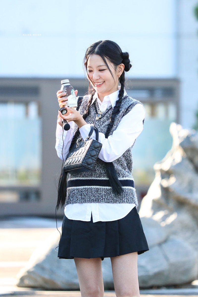 kangbear210's tweet photo. 221007 🐻뮤직뱅크 미니팬미 #SEULGI #슬기 https://t.co/UfWxzd3vlq