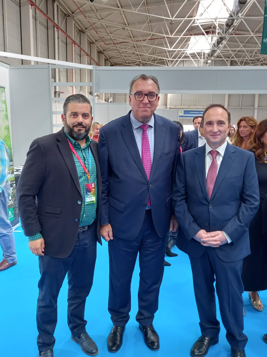 🛎 Nuestro equipo comercial se encuentra en 𝐓𝐢𝐞𝐫𝐫𝐚 𝐀𝐝𝐞𝐧𝐭𝐫𝐨 𝟐𝟎𝟐𝟐, la Feria Internacional de Turismo de Interior de Andalucía. 

En el marco de este encuentro, han coincidido con el consejero de Turismo, Cultura y Deporte de la Junta de Andalucía, Arturo Bernal.