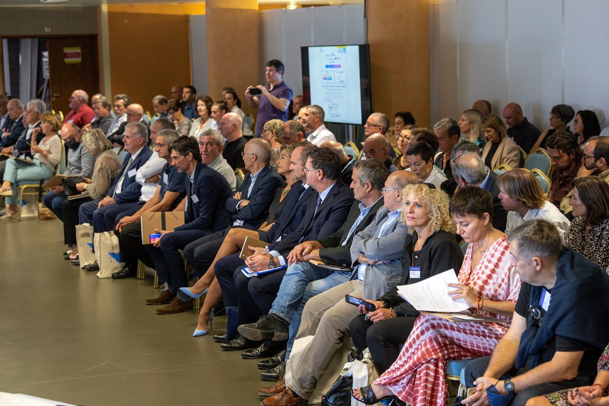 s_sbraggia's tweet photo. Très heureux s’ouvrir ce matin le 16e congrès des maires et présidents d’EPCI à #Ajaccio. Nous exerçons nos mandats dans un contexte difficile, avec une guerre à nos portes , une crise énergétique sans précédent et une inflation galopante. https://t.co/8oHNb0O9QO