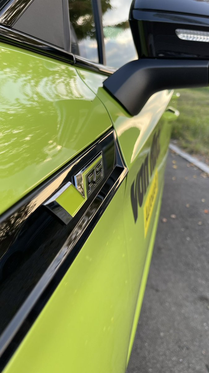 visionedrive's tweet photo. Der #skoda #enyaqiv in Mamba Green ist einfach eine Augenweide💚💚💚 #Elektroauto #ElectricVehicles #electricity bald wird er von uns getestet.  @visionedrive https://t.co/Jit1ii5rep