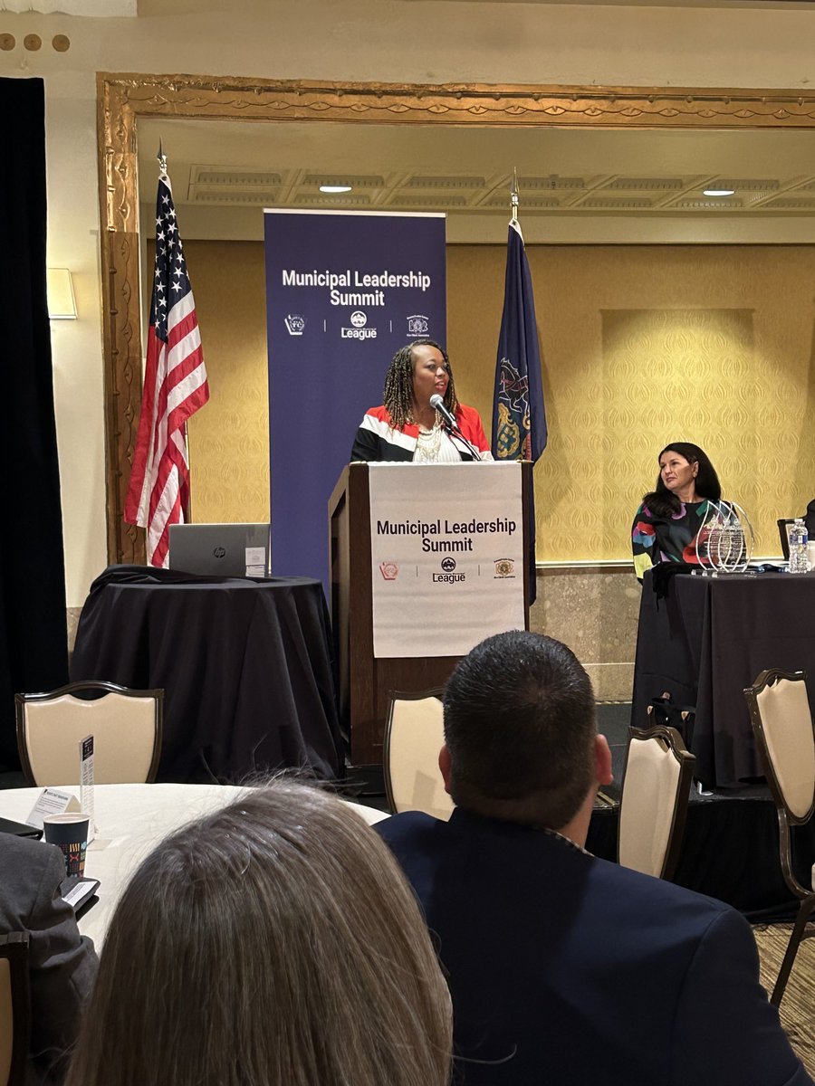 PAMunicipalLeag's tweet photo. Toni Murphy, Sr. VP ⁦@comcast⁩ provided inspirational words at the Awards Breakfast at the #MunicipalLeadershipSummit2022 https://t.co/dbkUYemSeh