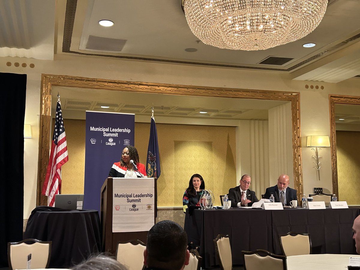 PAMunicipalLeag's tweet photo. Toni Murphy, Sr. VP ⁦@comcast⁩ provided inspirational words at the Awards Breakfast at the #MunicipalLeadershipSummit2022 https://t.co/dbkUYemSeh