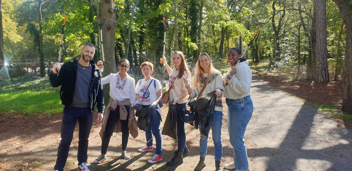 Bazaarvoice's tweet photo. b:generous week is coming to a close, but we still have so much to share!
Our team in Paris participated in a "clean walk", and our Vilnius team hosted a pie day in support of SidabrinΔ linija, an organization offering emotional help for the elderly. #LiveBV #bgenerous https://t.co/uL0cU2R5FH