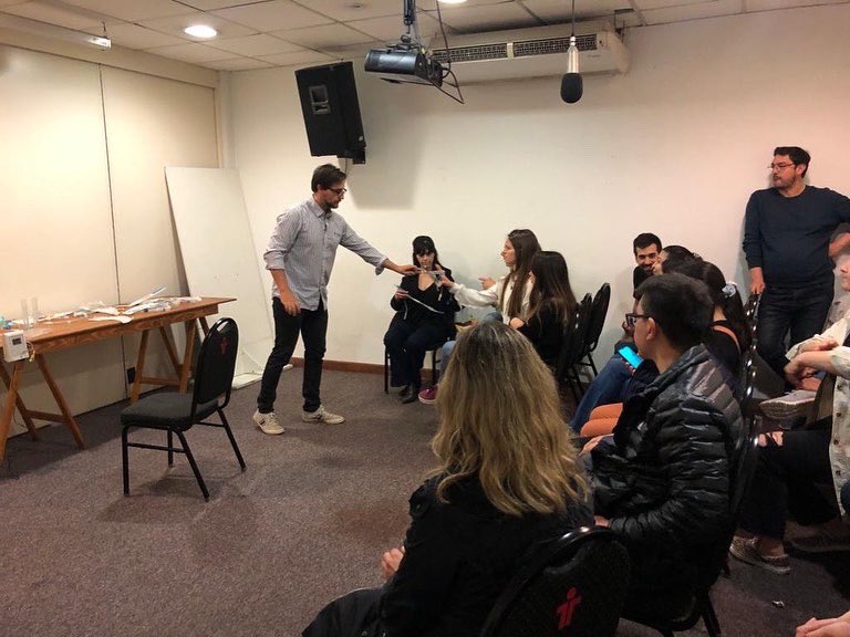CKISATI's tweet photo. 🗣️ #CSKCI
😁🤓¡Volvieron los talleres presenciales!
📆 ayer en la @SATIarg , junto a más de 50 alumnos 👨🎓 charlamos, aprendimos, debatimos sobre Interfaces paciente-ventilador. 🫁
🏥👩⚕️casos clínicos
🧪🧑🔬 experimentos
¡Y más! https://t.co/lCaDY9vAy5