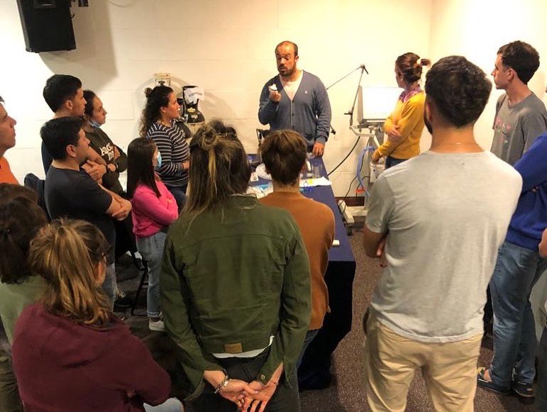 CKISATI's tweet photo. 🗣️ #CSKCI
😁🤓¡Volvieron los talleres presenciales!
📆 ayer en la @SATIarg , junto a más de 50 alumnos 👨🎓 charlamos, aprendimos, debatimos sobre Interfaces paciente-ventilador. 🫁
🏥👩⚕️casos clínicos
🧪🧑🔬 experimentos
¡Y más! https://t.co/lCaDY9vAy5