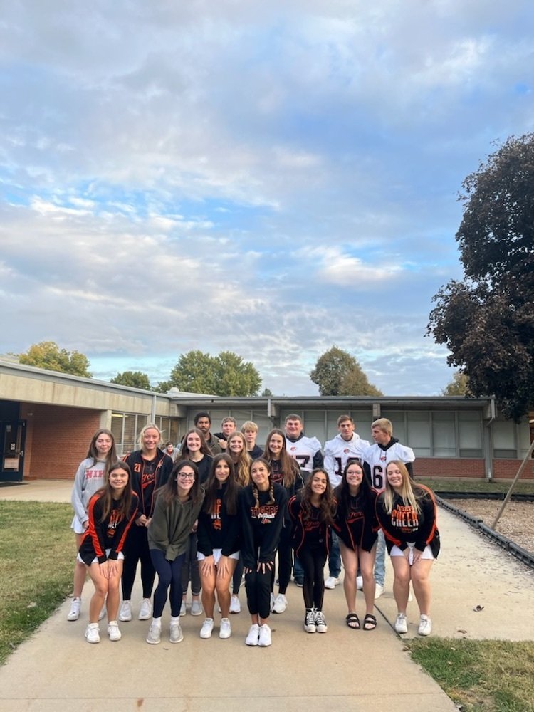 FallsCityPS's tweet photo. High 5 Fridays this morning at North School! #FCTigers https://t.co/BPp2tH1BtA