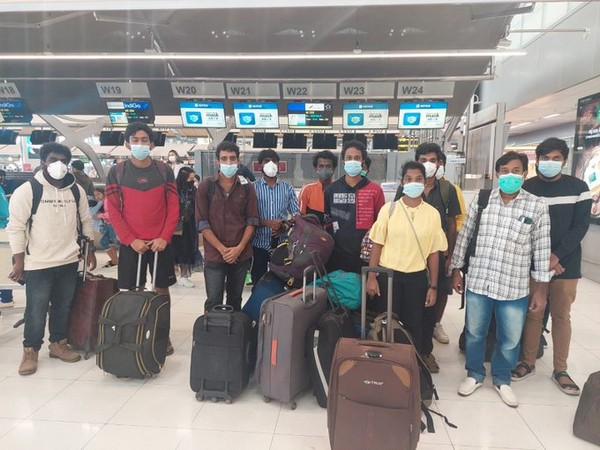 ani_digital's tweet photo. India rescues nearly 50 trapped in job rackets in Myanmar, around 80 from Cambodia
Read @ANI Story | https://t.co/Ko6Iniwk7R
#Myanmar #JobRacket #Cambodia #India https://t.co/Wc11z6ogjo