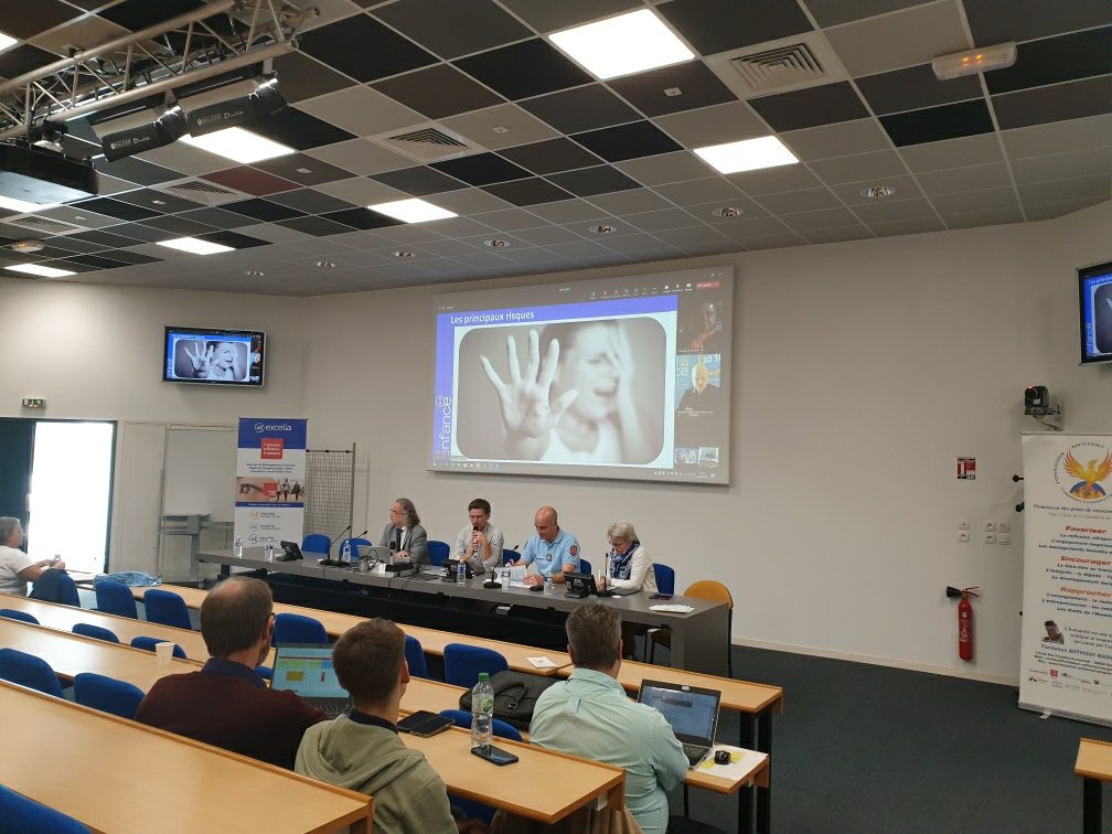 #CMCS2022 table ronde animée par <a href="/Soluris_dir/">Benoît Liénard</a> protection de l'enfance avec les #coter