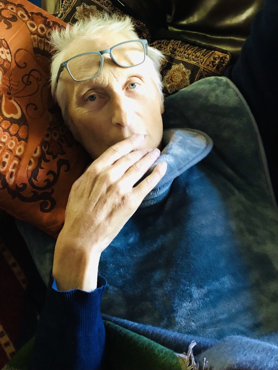 Tot op ‘t allerlaatst behield hij de regie, mijn lief, mijn reisgezel, mijn encyclopedie, mijn held, de geweldige vader van mijn zoon, de opa van m’n kleindochters, mijn warmte, mijn veiligheid, mijn inspiratie, de mens die mij altijd nam zoals ik ben. 17-5-1948___7-10-2022