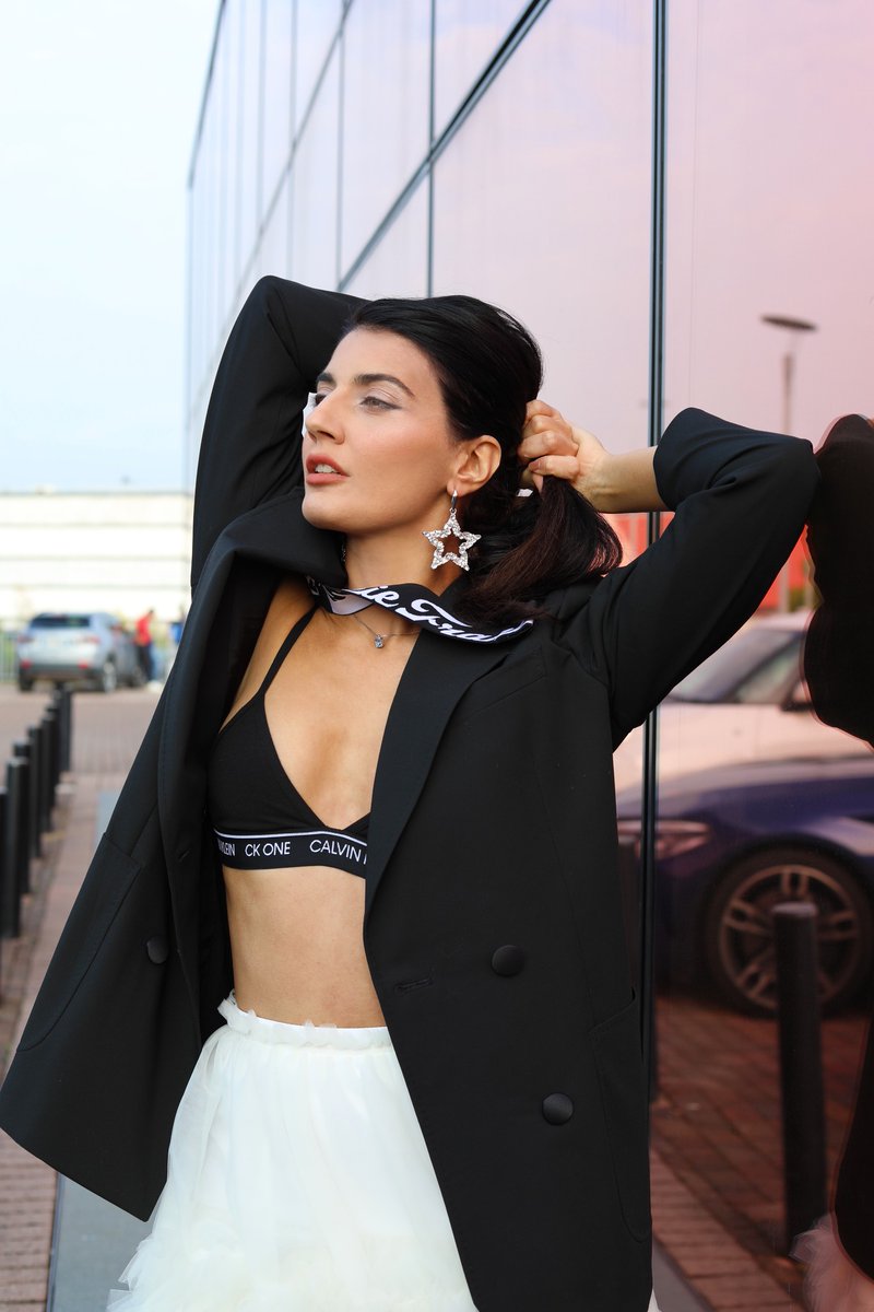 MICHAELVAme's tweet photo. Hey bb 😍 ballerina style in a modern town! 
style: #FrankieMorello, @CalvinKlein, @jilsander 
https://t.co/k4s6JHOOiK https://t.co/3fj4urZeTb