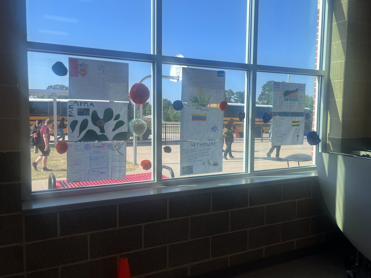 AshleneLebron's tweet photo. Hispanic Heritage Month Project. 
20 Hispanic Countries and over 30 Influential People. #bilingual #HispanicHeritageMonth2022 https://t.co/OzZEXvWGX5