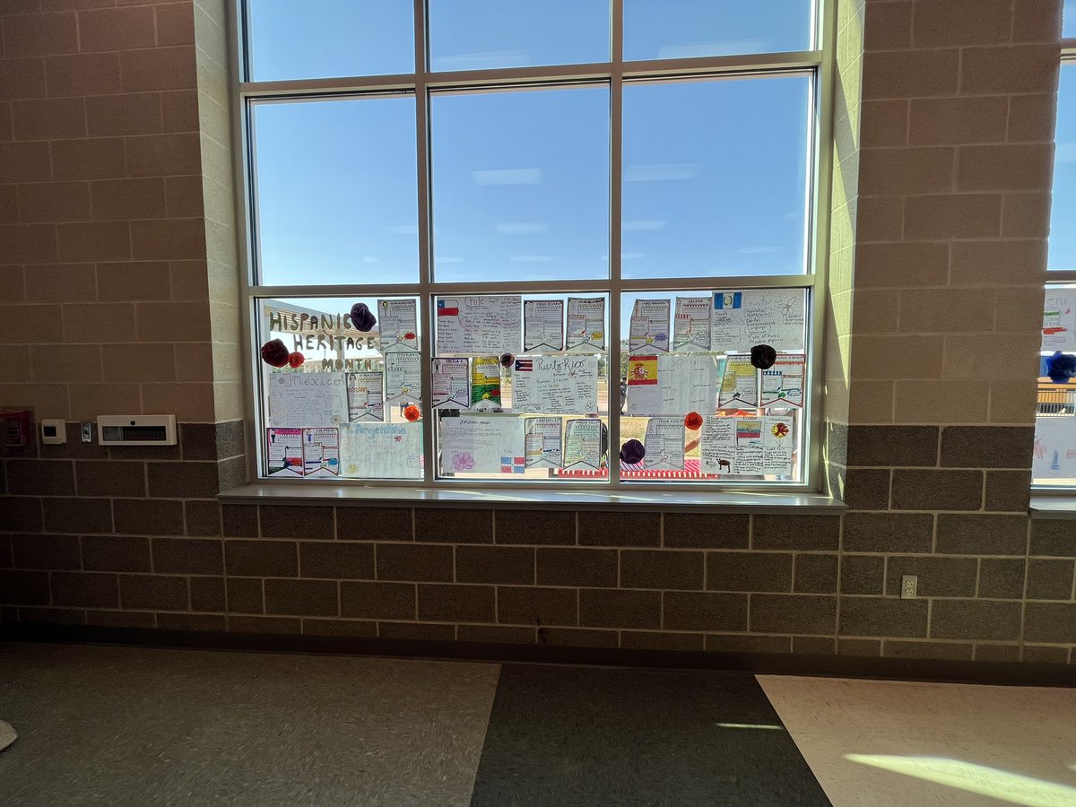 AshleneLebron's tweet photo. Hispanic Heritage Month Project. 
20 Hispanic Countries and over 30 Influential People. #bilingual #HispanicHeritageMonth2022 https://t.co/OzZEXvWGX5