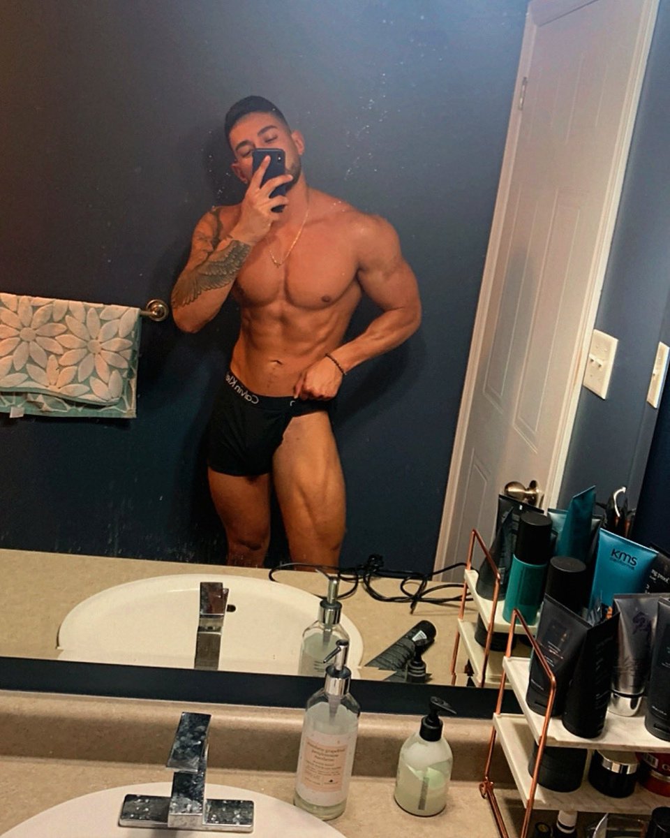 domandbrea1's tweet photo. Selfie 💪🏽
#fit #bodypositivity #bodybuilding #fitnessmodels #onlyfansFree https://t.co/Gej7YsU9z1