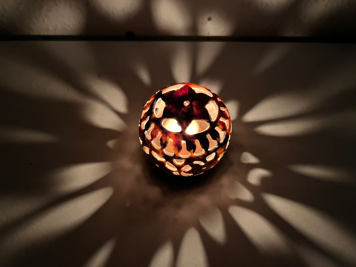 FTSIpswich's tweet photo. Diwali, the Festival of Lights, is coming soon!  

Get ready with beautiful candles &amp; holders from Dalit Goods who give fairly paid work in safe conditions to the Dalit people, the poorest &amp; most disadvantaged in Indian society

#diwali #choosefairtrade https://t.co/Whyo4Y3nDI
