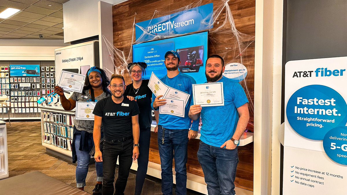 timize's tweet photo. Got the team together to celebrate BACK-TO-BACK months at #1 for Team DRIP under Mr @Jimmy_Booth1 ! 👑 Cooking up bacon, pancakes, &amp; sausage to prepare for a great October! So proud of everyone!!! #unstOHPAble #LifeAtATT #TeamDRIP #teamMOHtivate https://t.co/lLrpY97c8v