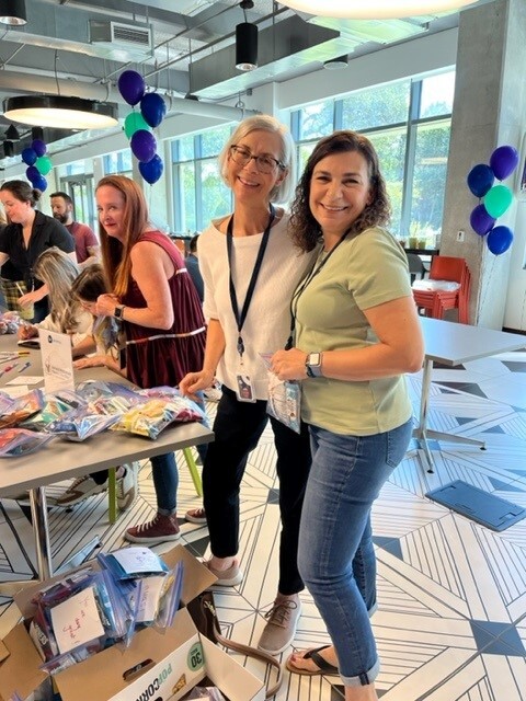 Bazaarvoice's tweet photo. Our team in Austin assembled 200 snack bags and 150 Halloween treat bags for families staying at Ronald McDonald House and built 60 hygiene kits for Austinites with HIV who are experiencing homelessness or unstable housing. #LiveBV #bgenerous https://t.co/5zmOZbqSzP