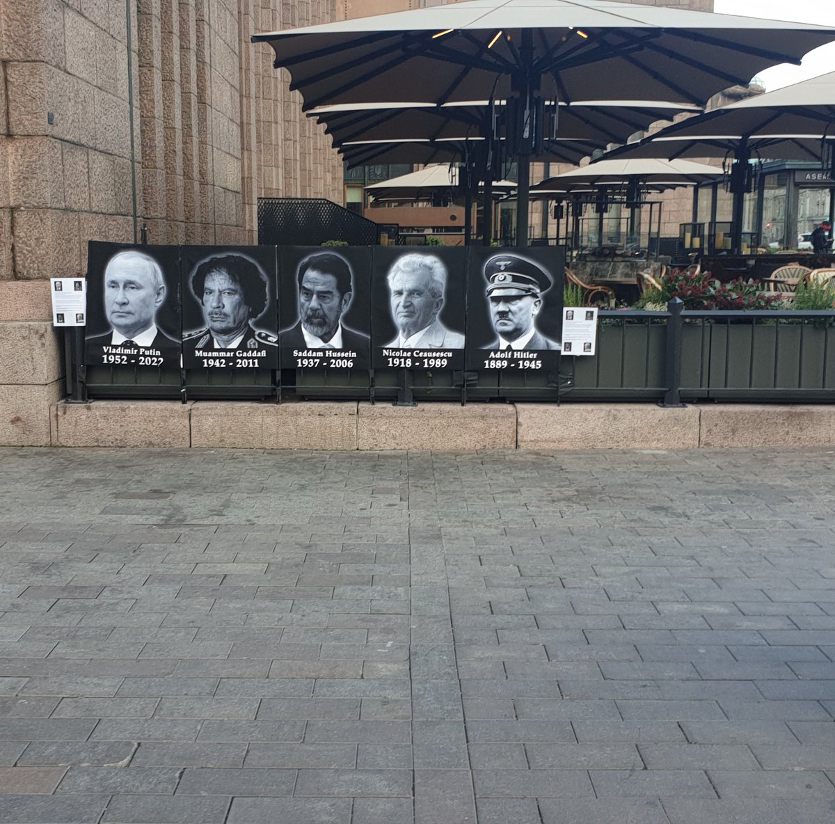 RT @GloDf: Right now outside the Helsinki railway station .. https://t.co/qNzpokdf9P