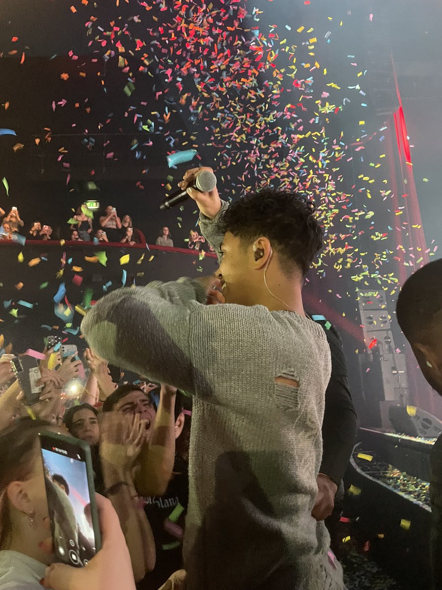 Elladoraable's tweet image. @Tsew_tk you make me happy 🤍