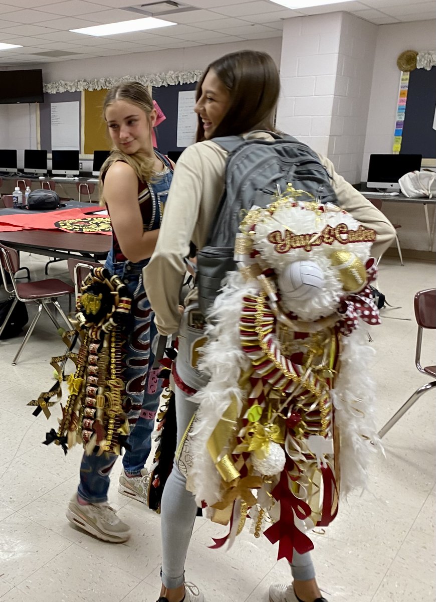 One guess on what's going on at DHS today 🐴🏈🏐👀 #warhorses #arabians