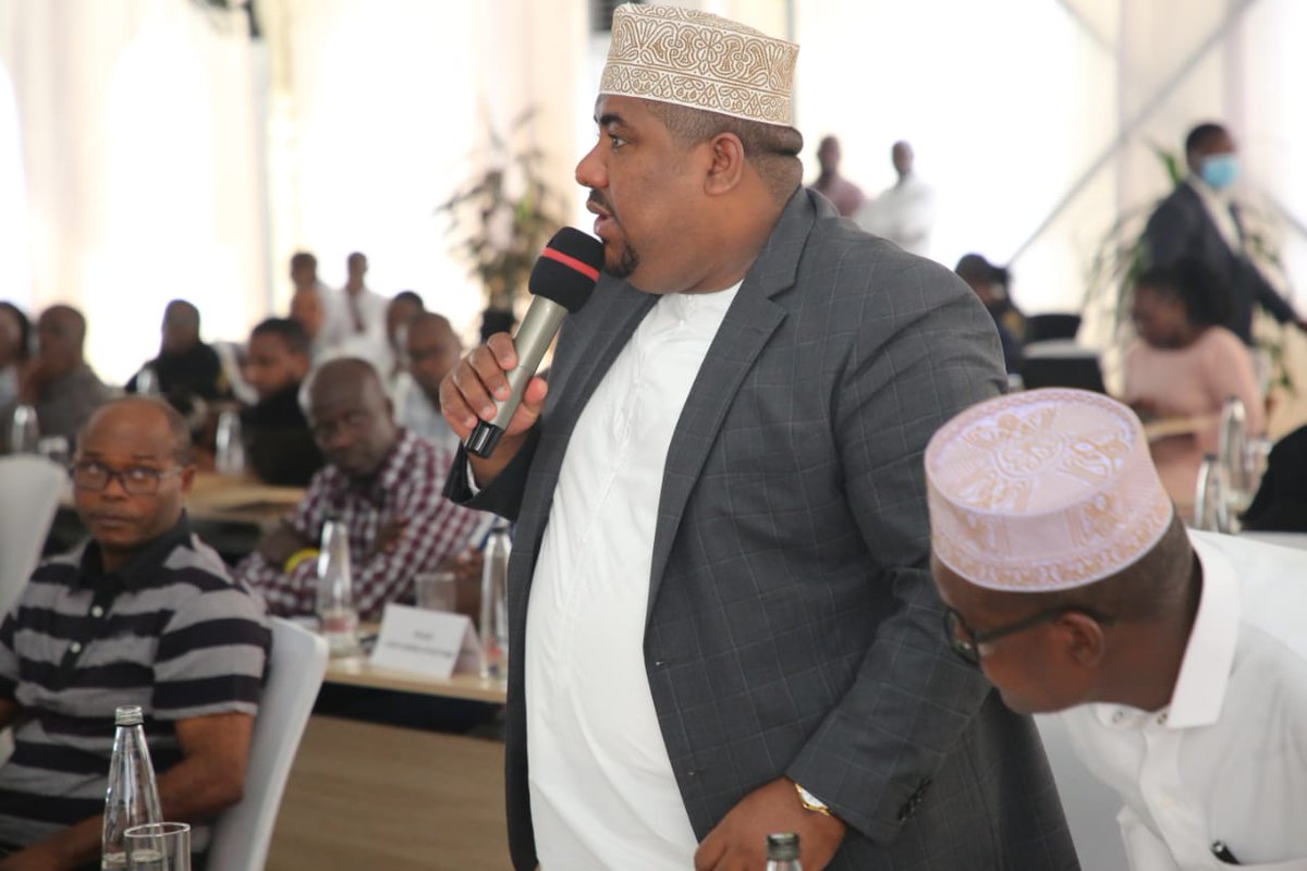 LamuAssembly's tweet photo. The Speaker Hon. Azhar Ali Mbarak attending the Speakers Induction in Mombasa. Seen here with @Senate_KE Speaker @governorkingi. Hon. Azhar is the youngest Speaker in the Republic.  @LamuCountyKe https://t.co/OoIxlgoSo9