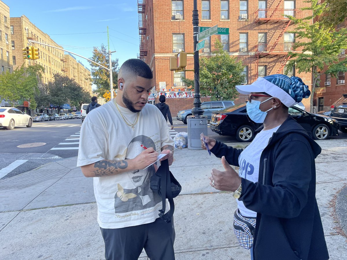 RAPPcampaign's tweet photo. Yesterday evening we were out again in Kingsbridge talking with community members about justice, accountability, and transformation. 20 people signed postcards to their local Assembly Member urging support for the Elder Parole and Fair &amp; Timely Parole bills. 

#ParoleJusticeNY https://t.co/J2nv7aSxKv
