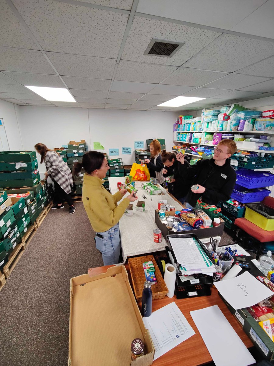 Bazaarvoice's tweet photo. And the Belfast team volunteered at the South Belfast Foodbank yesterday! #LiveBV #bgenerous https://t.co/JsP206PQhJ
