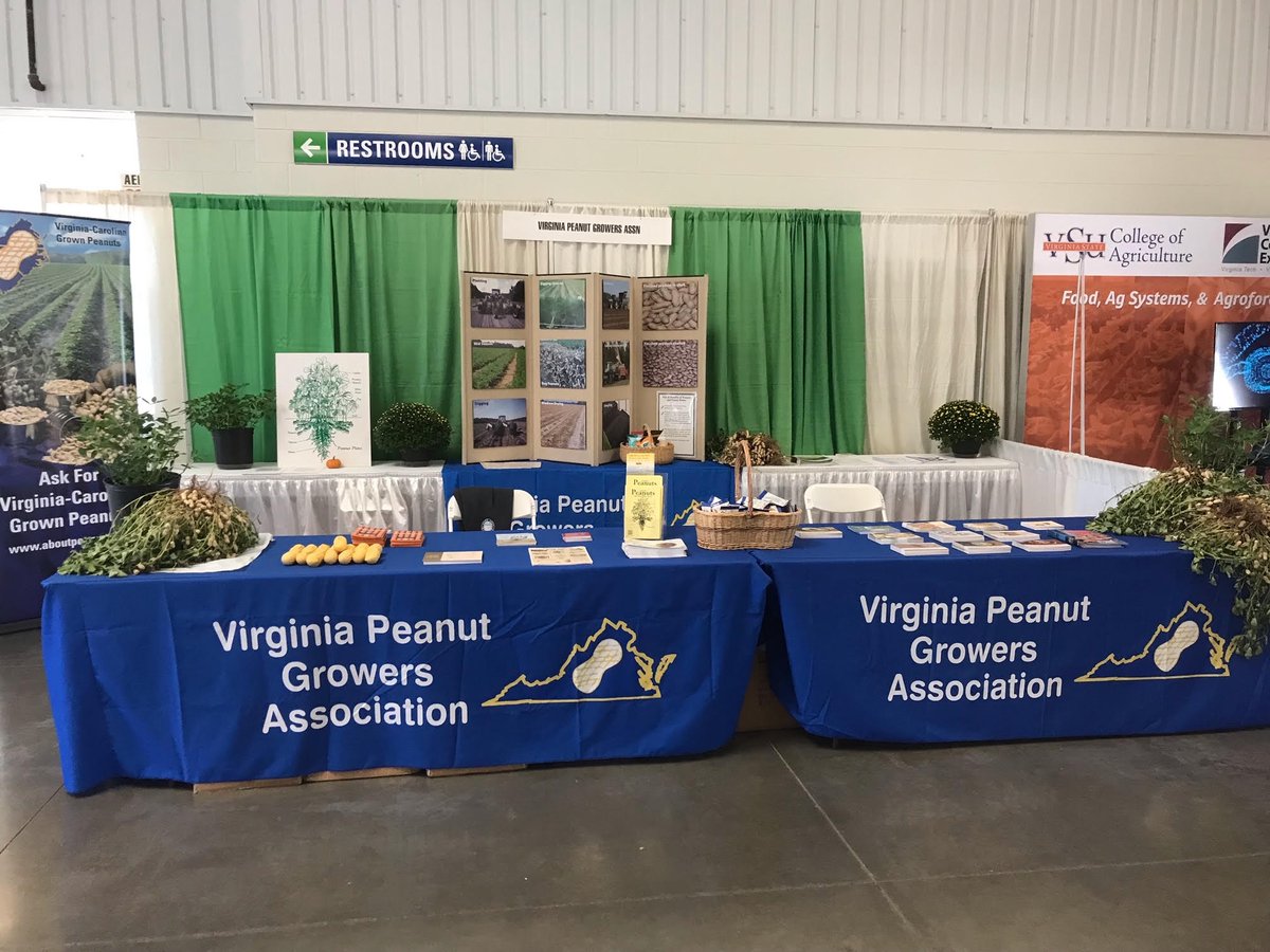 NCpeanuts's tweet photo. Another successful year exhibiting at the @statefairva! Big thanks to all our hardworking volunteers and everyone who stopped by the Virginia Peanut Growers Association booth! 🥜

#VirginiaCarolinasPeanutsPromotions #VirginiaCarolinasPeanuts #vapeanuts #vaagriculture #statefairva https://t.co/DPkONJAGHK