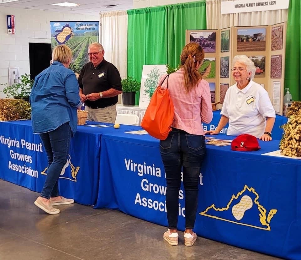 NCpeanuts's tweet photo. Another successful year exhibiting at the @statefairva! Big thanks to all our hardworking volunteers and everyone who stopped by the Virginia Peanut Growers Association booth! 🥜

#VirginiaCarolinasPeanutsPromotions #VirginiaCarolinasPeanuts #vapeanuts #vaagriculture #statefairva https://t.co/DPkONJAGHK