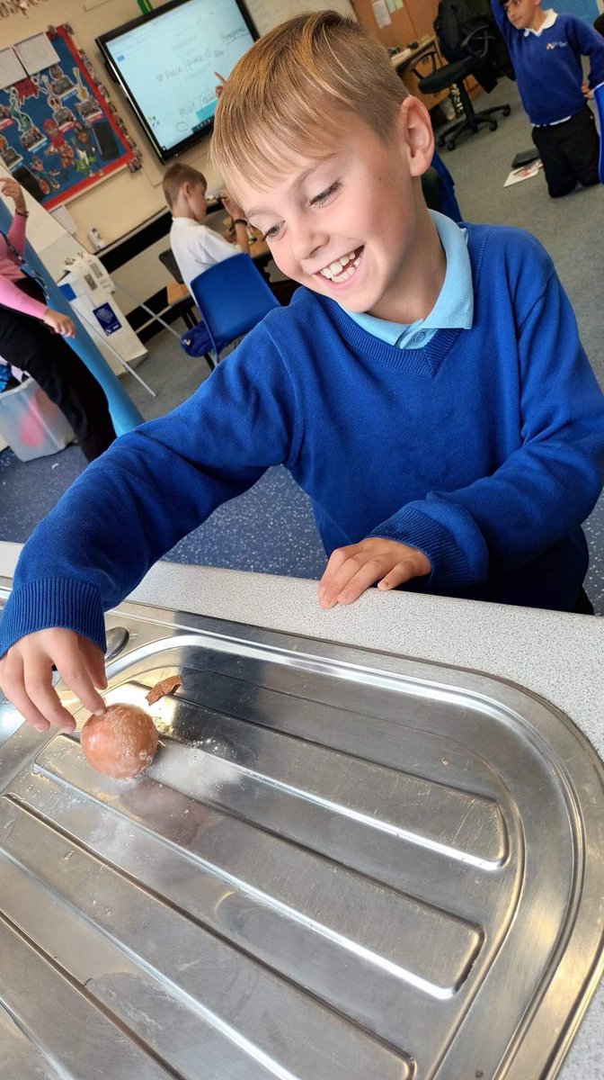 macaulayhaigh's tweet photo. Just checking the final results of our eggsperiment with different teeth cleaning products. The vinegar has done some funny things to our eggs, and that seems to have done some funny things to our faces! @DeltaMacaulay #DeltaScienceLab 🥚🦷👩🏽🔬 https://t.co/7yT0veOUpK