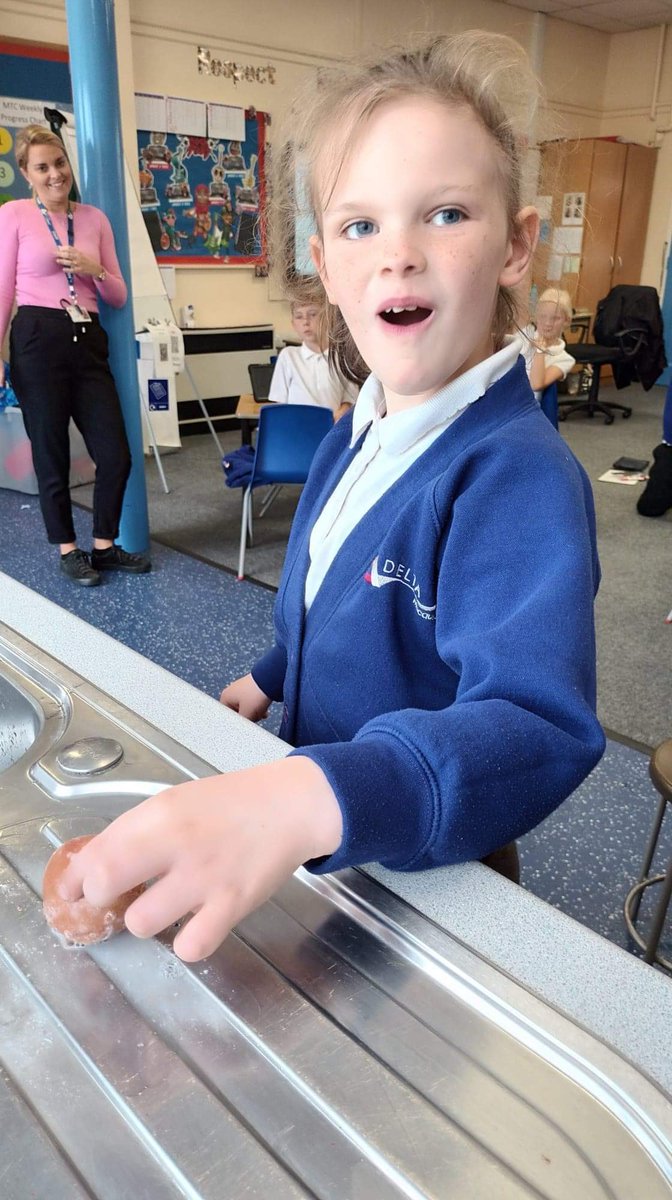 macaulayhaigh's tweet photo. Just checking the final results of our eggsperiment with different teeth cleaning products. The vinegar has done some funny things to our eggs, and that seems to have done some funny things to our faces! @DeltaMacaulay #DeltaScienceLab 🥚🦷👩🏽🔬 https://t.co/7yT0veOUpK