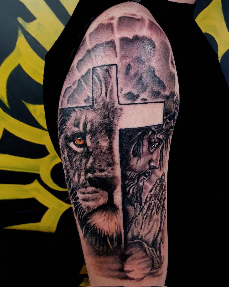 TattooObsession's tweet photo. Completed tattoo from this week
Done in a day session.

#tattoo #liontattoo #obsession #obsessiontattoo #jesus https://t.co/kohyeEnaif