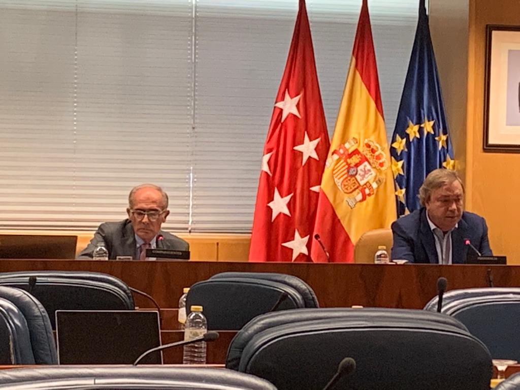 COCEMComercio's tweet photo. El Presidente de Cocem @Arodriguezocana ha comparecido en la @asambleamadrid para reclamar un Plan estratégico para el comercio. Todos comparten la necesidad. Hay q ponerlo en marcha como hizo el @MADRID Compromiso!@MARedondoR @PericoGlezTroba @marta__nn @madridforo @AccCalzado https://t.co/417p8ohilt