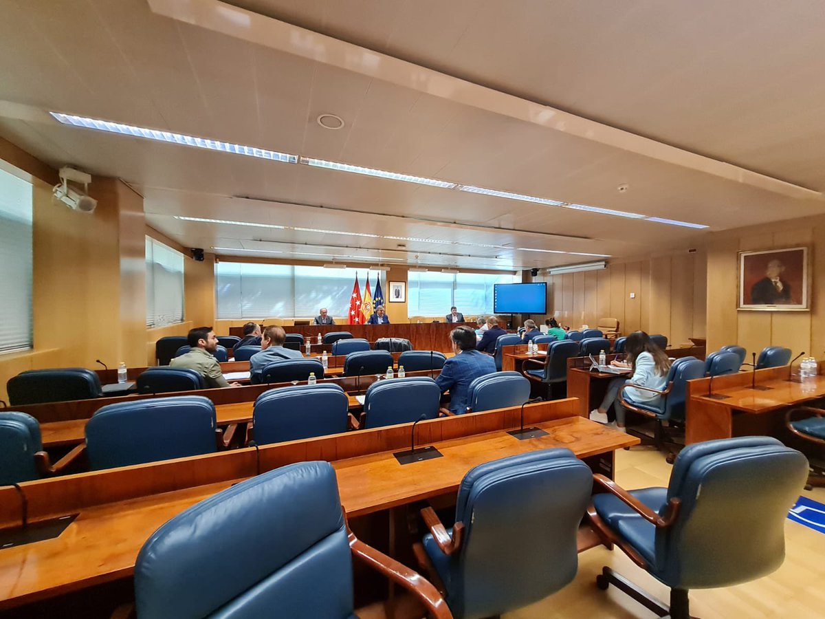 COCEMComercio's tweet photo. El Presidente de Cocem @Arodriguezocana ha comparecido en la @asambleamadrid para reclamar un Plan estratégico para el comercio. Todos comparten la necesidad. Hay q ponerlo en marcha como hizo el @MADRID Compromiso!@MARedondoR @PericoGlezTroba @marta__nn @madridforo @AccCalzado https://t.co/417p8ohilt