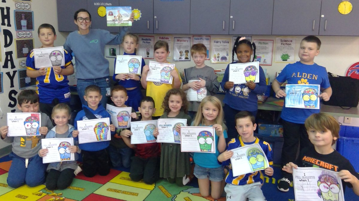 Smit147Rit's tweet photo. Have you filled a bucket today? 🪣
Room 147 is filled with bucket fillers with the help of Mrs. Vogl @MrsVogl ! https://t.co/grPV6eDzPv