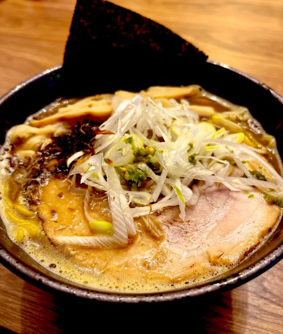 轟出結婚祝福ムードのTLに突然1杯のラーミョンが(イタダキヤス) 
