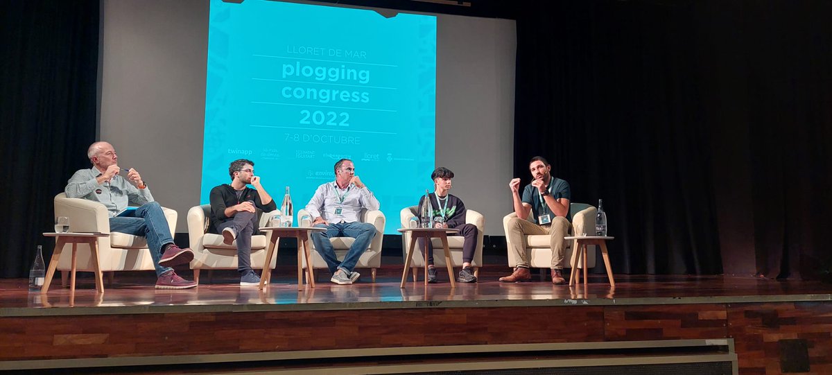 VedrunaCat's tweet photo. 🟢Taula rodona sobre educació, joves i canvi climàtic, amb la participació de @jbassa14 de @VedrunaPrats. Activament compromesos en el 1r #ploggingcongress i en la sortida simultània de #ploggingday arreu del món #ODSVedruna #goplogging https://t.co/XQmJx2X8rF