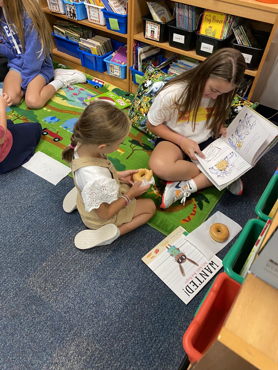Rosa5thGrade's tweet photo. Book Buddies with 1K! https://t.co/cuZlywpkss