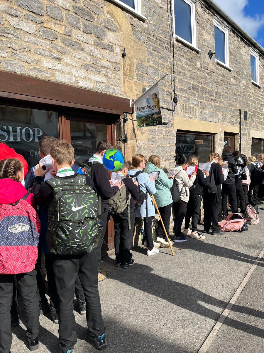 WingfieldGeog's tweet image. 2 great days in Castleton using our map skills to understand place! Well done Y7’s @WingfieldAcad